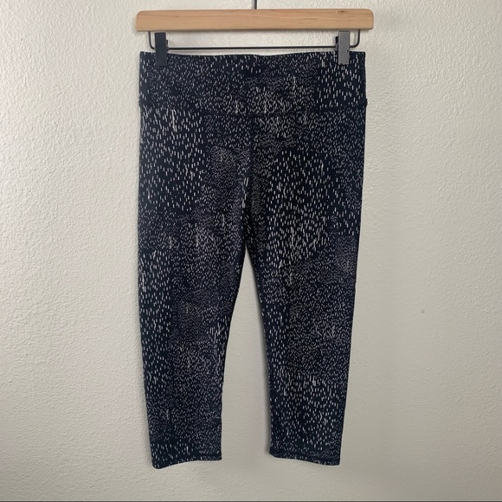 FABLETICS POWER HOLD MID RISE BLACK LEGGINGS - Picture 1 of 5